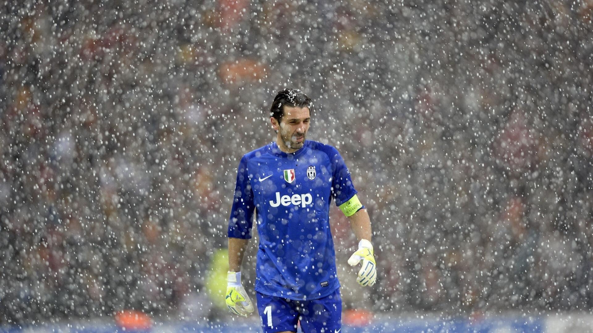 贝弗利谈詹姆斯训练场地争议,中立场地对NBA球员开放,强调公平性与资源共享