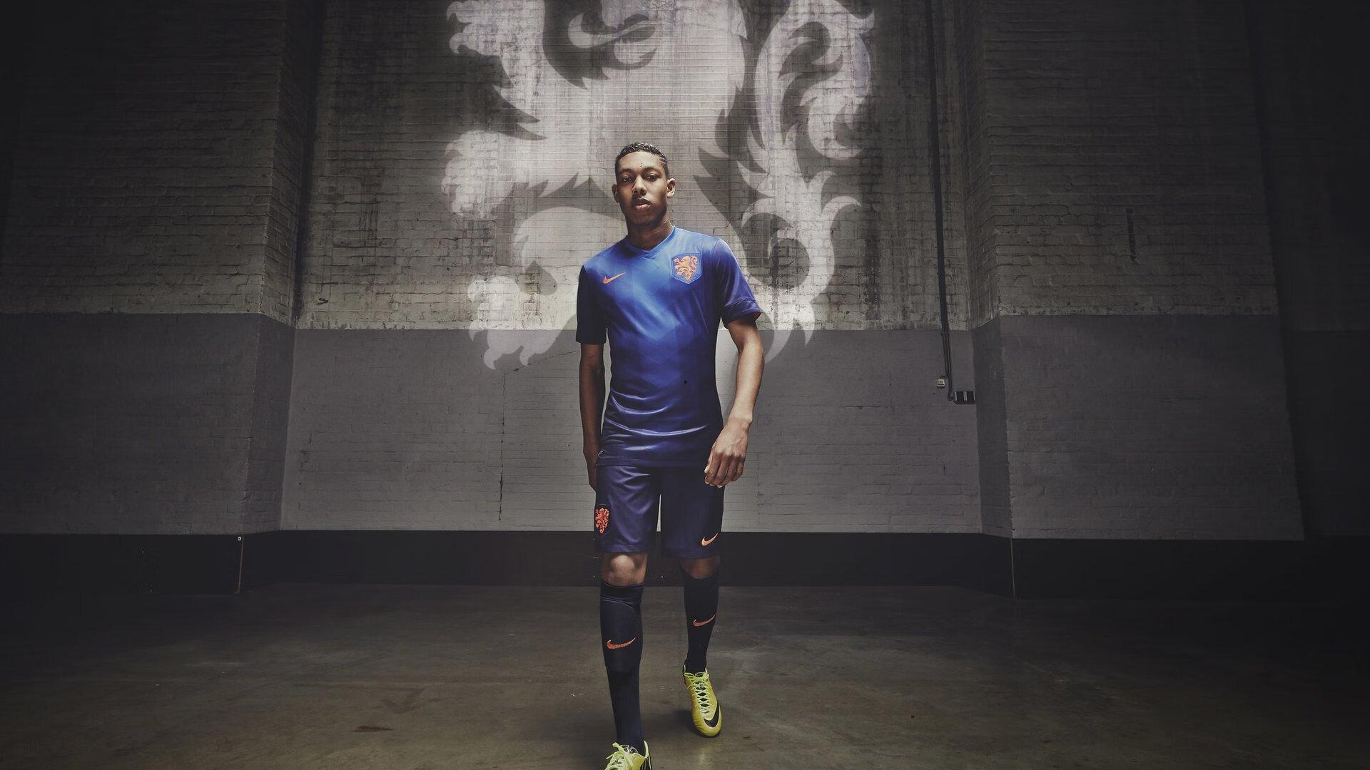 意杯半决赛首回合，罗马尼奥利伤退，国际米兰0-0战平AC米兰陷四场进球荒