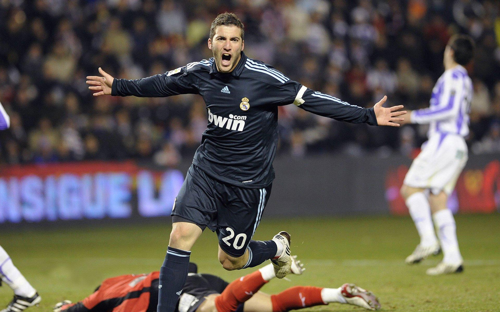 欧冠焦点战，马赫雷斯精准制导格瓦迪奥尔头槌破网，莱比锡1比1顽强逼平曼城